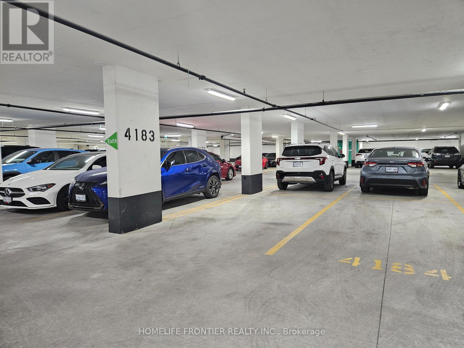 S1103 - 8 Olympic Garden Drive, Toronto, ON - Indoor Photo Showing Garage