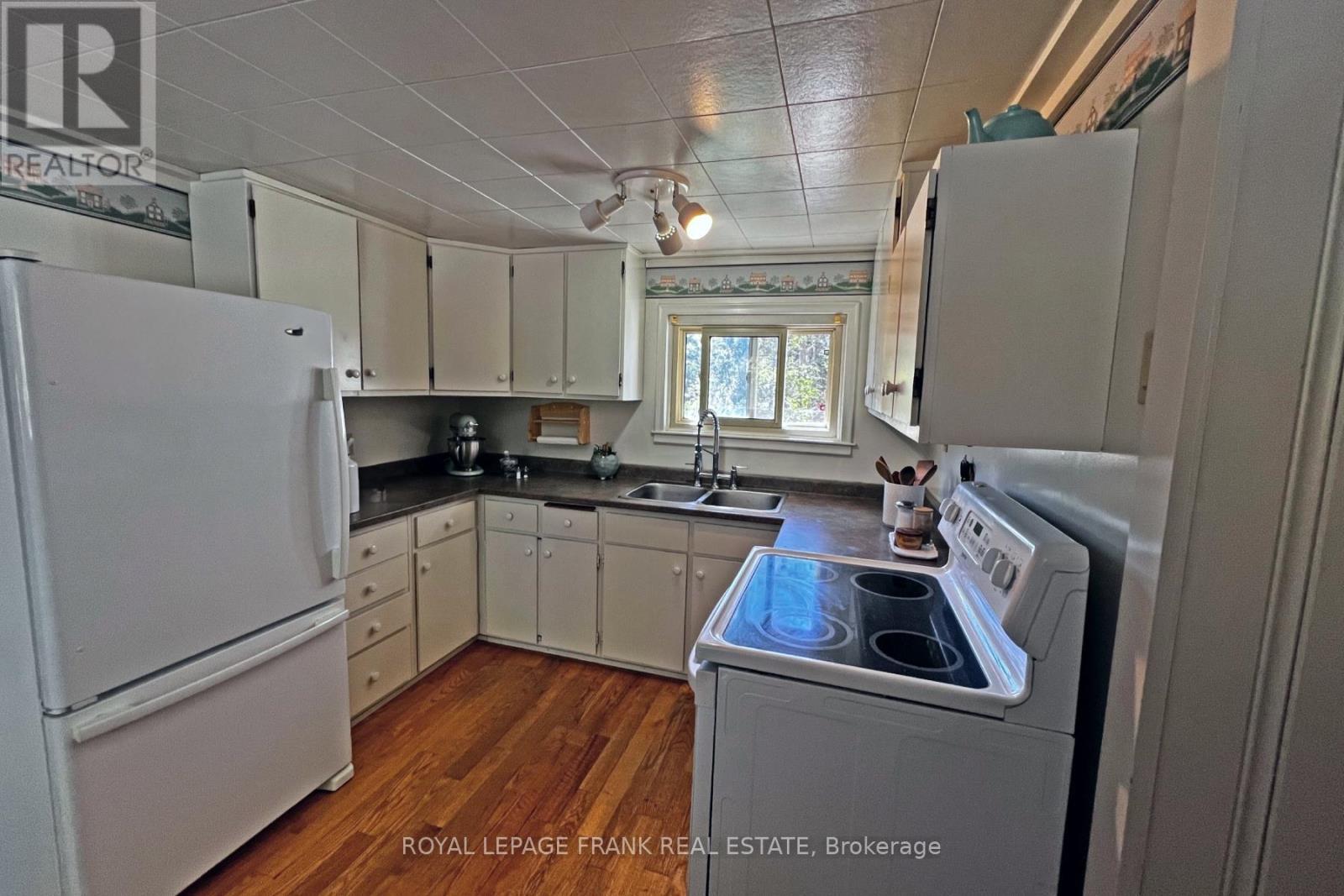 Kitchen faces Side Yard - 4420 County Rd 29, Douro-Dummer, ON - Indoor