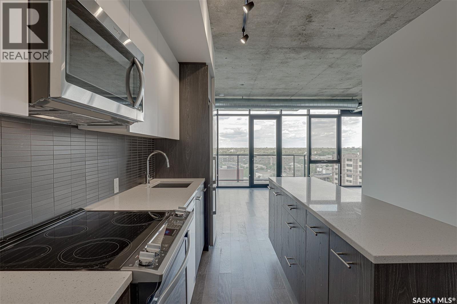 1202 490 2Nd Avenue S, Saskatoon, SK - Indoor Photo Showing Kitchen With Upgraded Kitchen