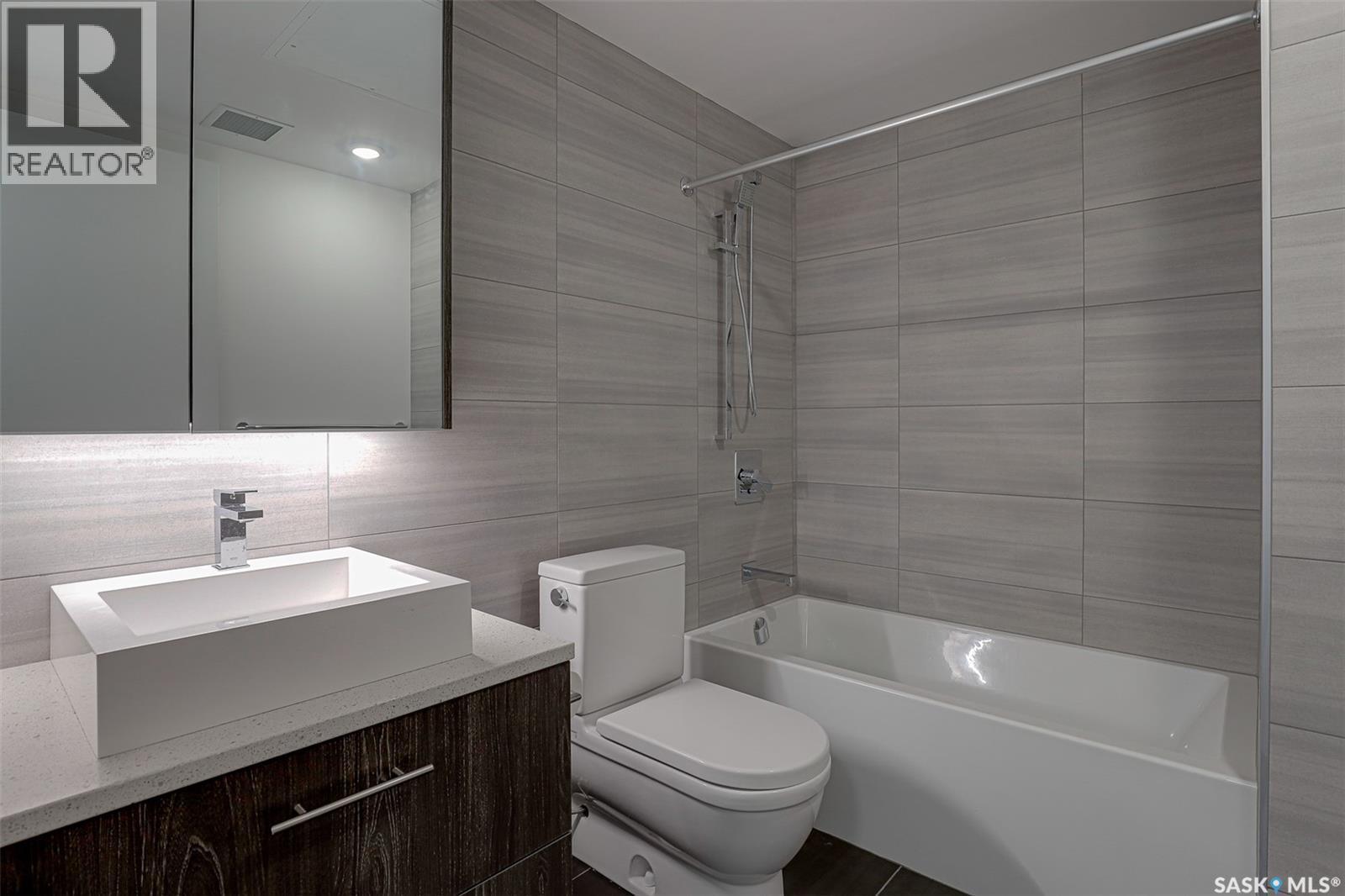 1202 490 2Nd Avenue S, Saskatoon, SK - Indoor Photo Showing Bathroom