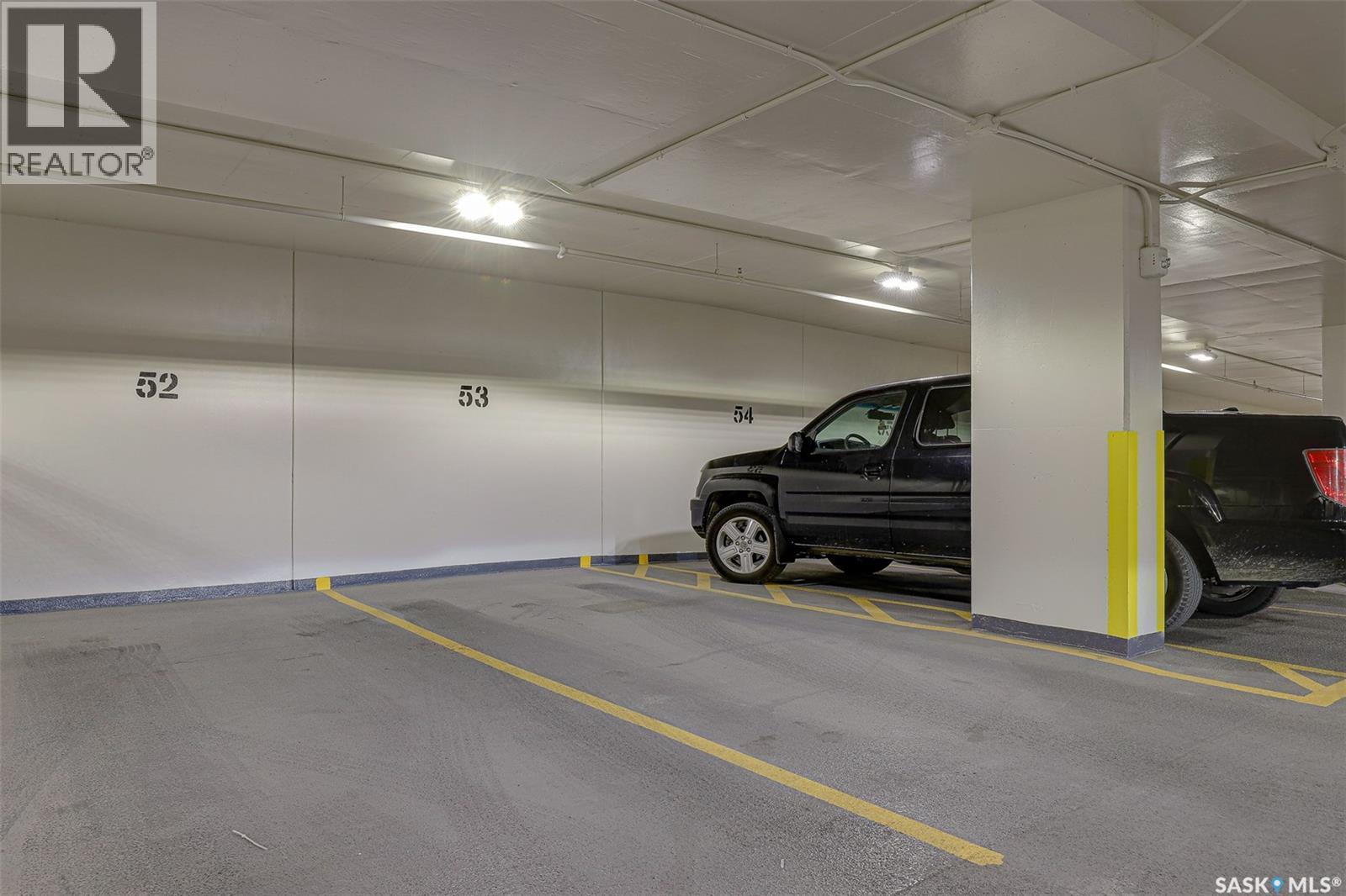 1202 490 2Nd Avenue S, Saskatoon, SK - Indoor Photo Showing Garage