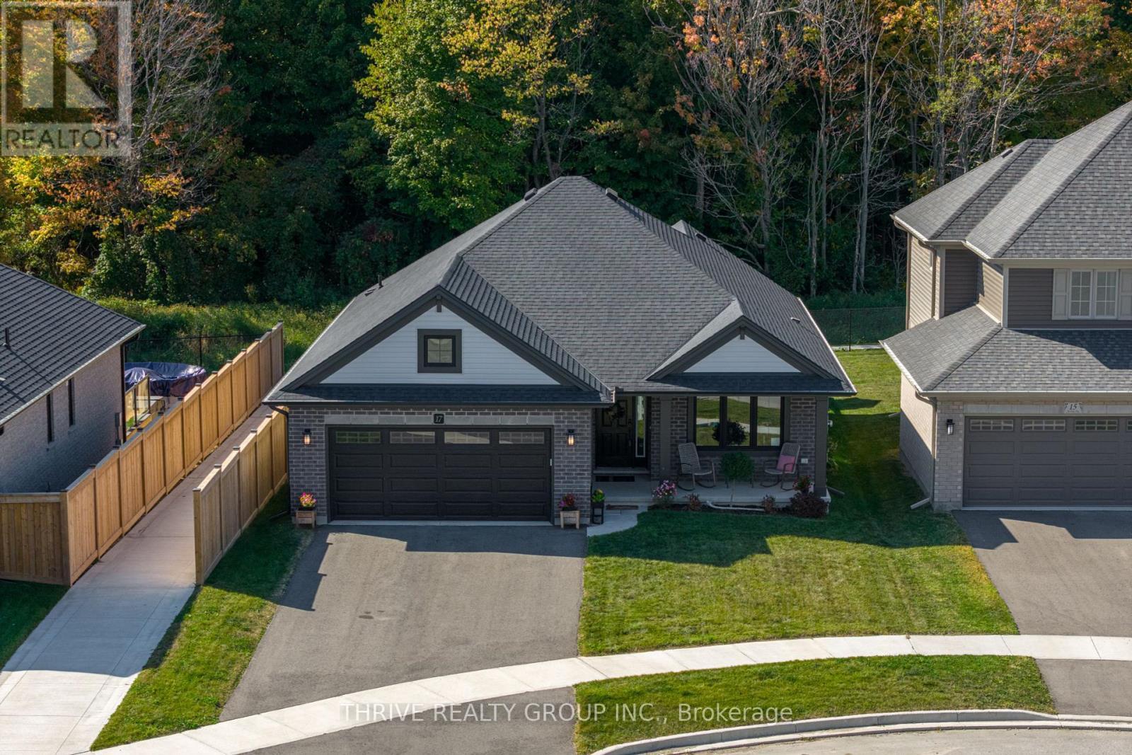 17 Dunning Way, St. Thomas, ON - Outdoor With Facade