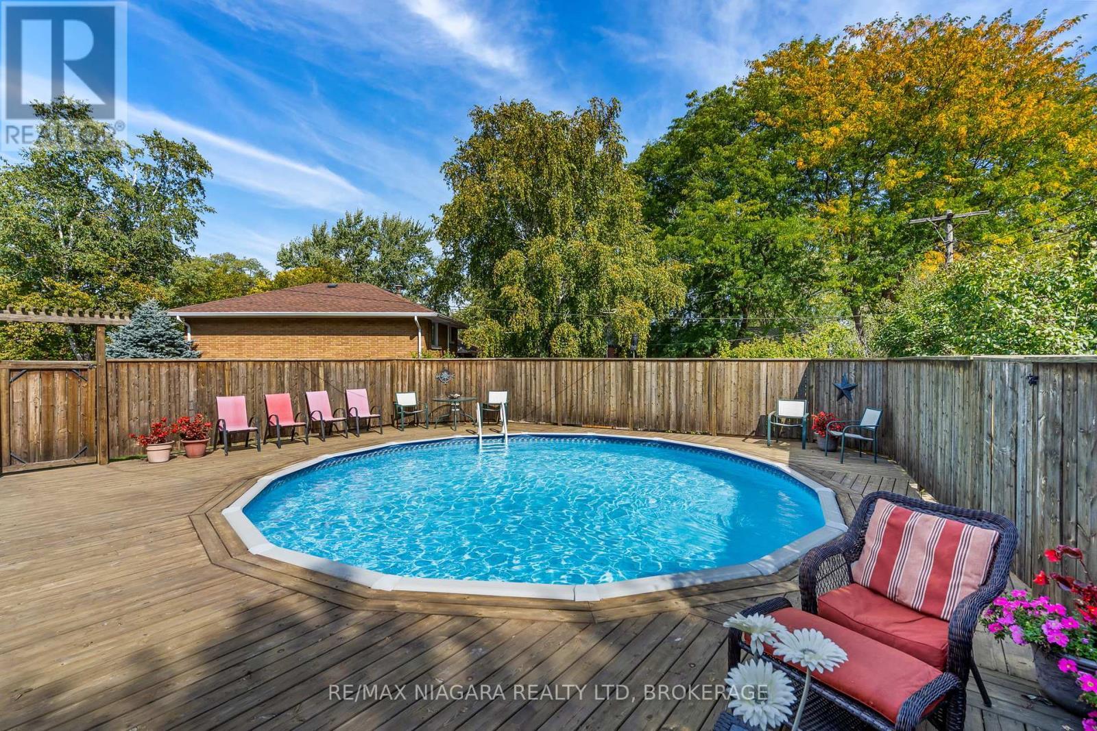 28 Thorncrest Road, Port Colborne (Main Street), ON - Outdoor With Above Ground Pool With Deck Patio Veranda With Backyard