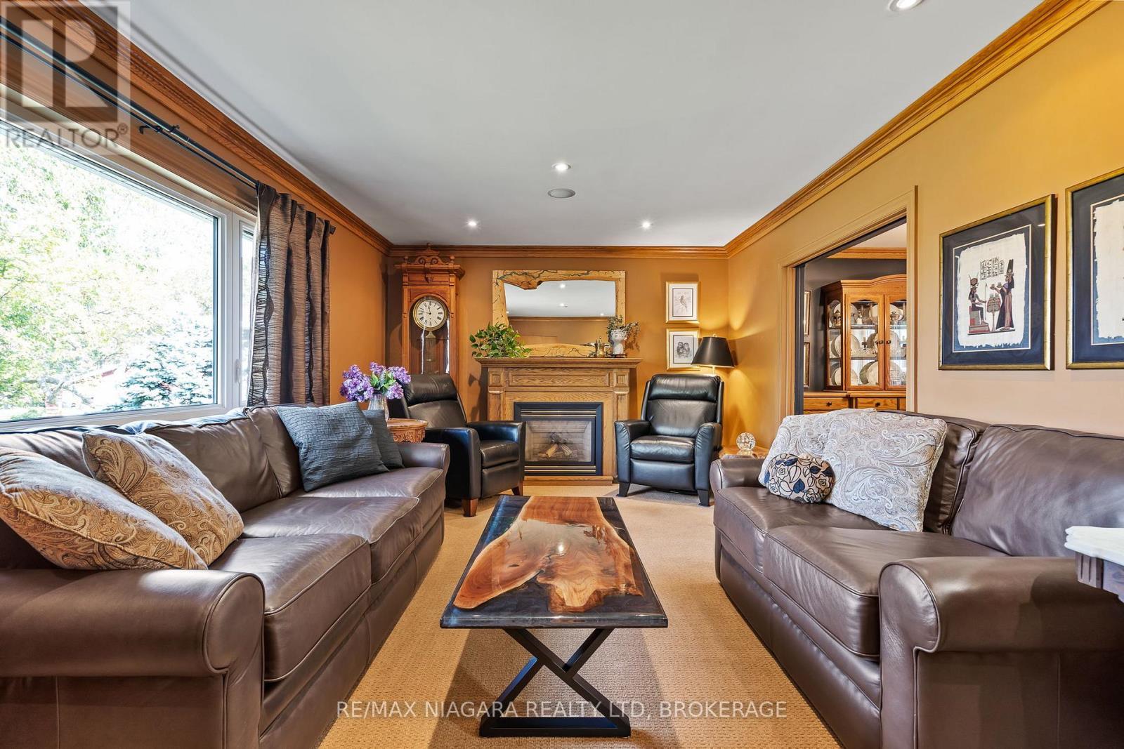 28 Thorncrest Road, Port Colborne (Main Street), ON - Indoor Photo Showing Living Room With Fireplace