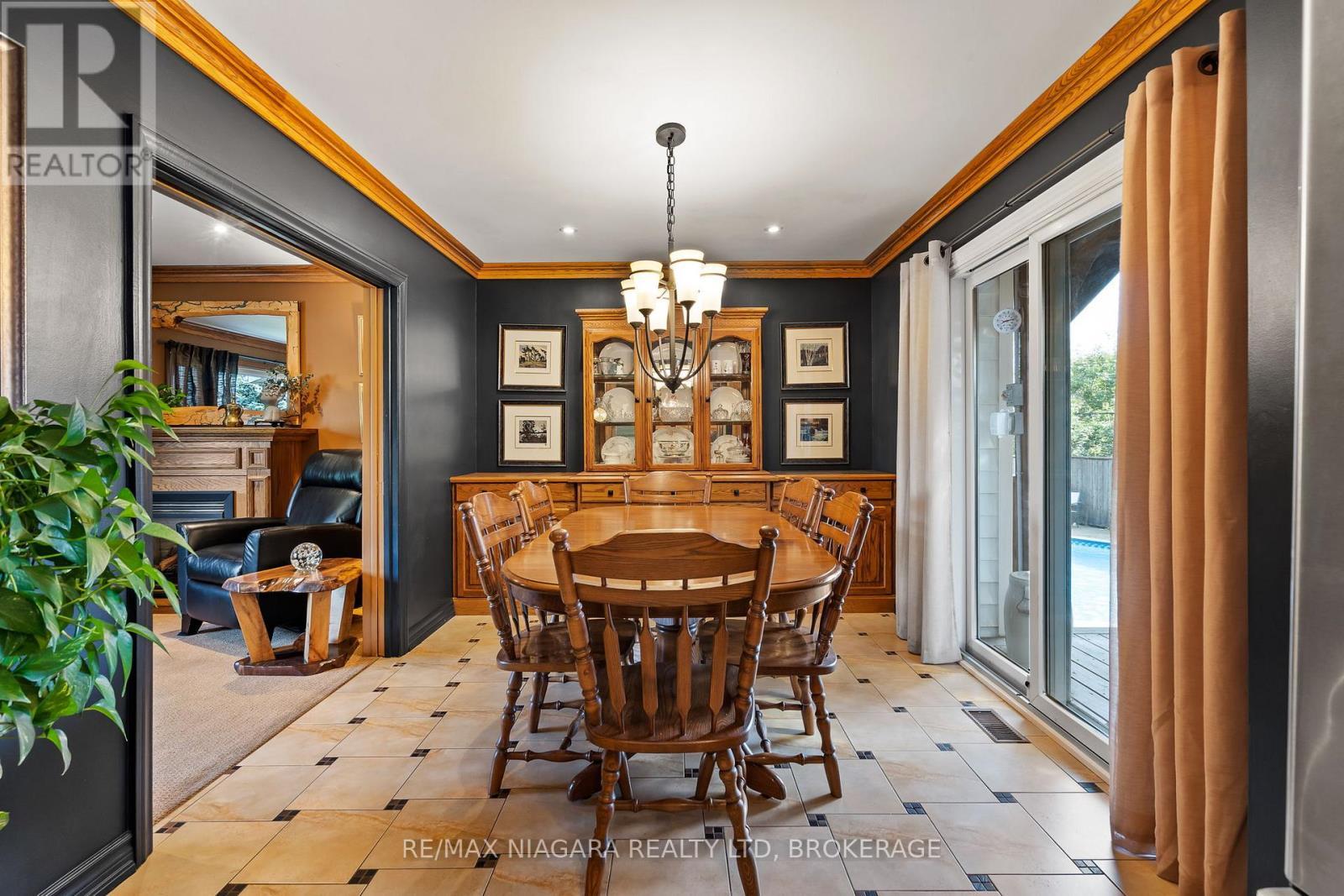 28 Thorncrest Road, Port Colborne (Main Street), ON - Indoor Photo Showing Dining Room