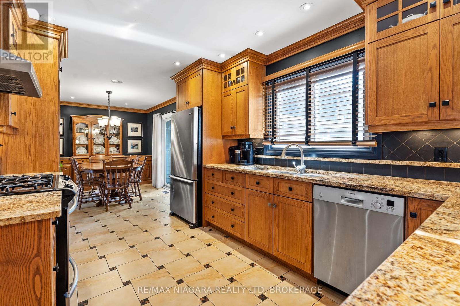 28 Thorncrest Road, Port Colborne (Main Street), ON - Indoor Photo Showing Kitchen