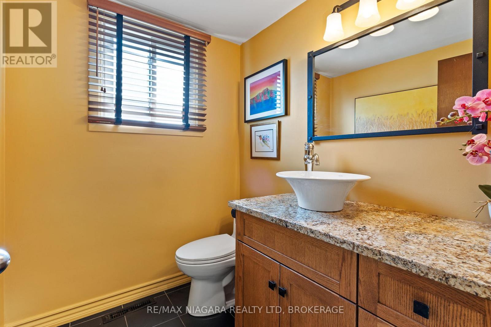 28 Thorncrest Road, Port Colborne (Main Street), ON - Indoor Photo Showing Bathroom