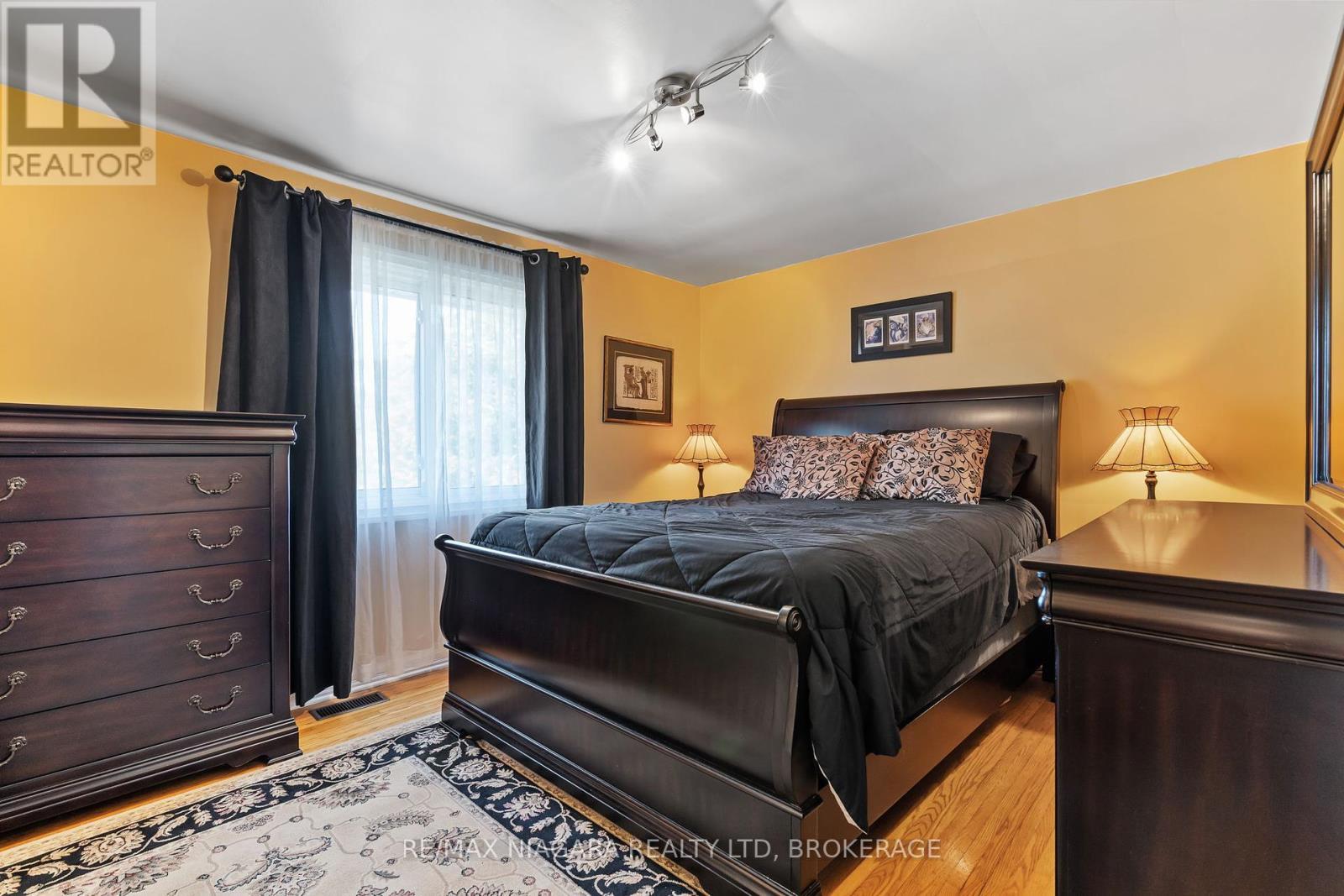 28 Thorncrest Road, Port Colborne (Main Street), ON - Indoor Photo Showing Bedroom