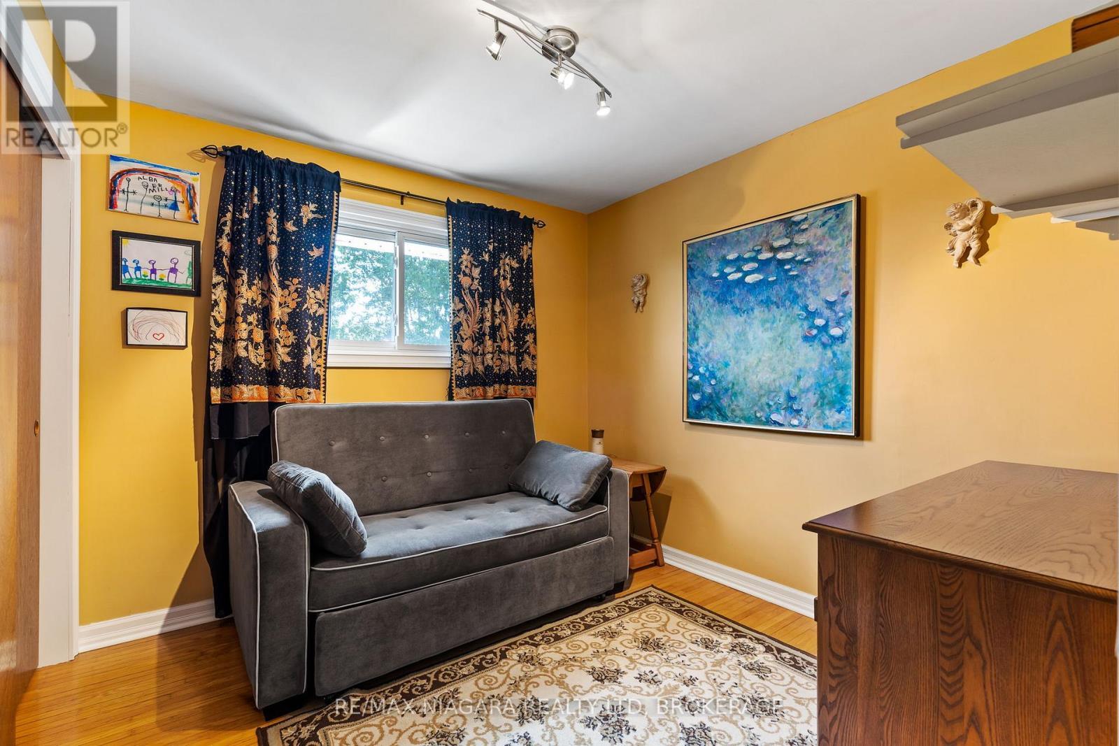 28 Thorncrest Road, Port Colborne (Main Street), ON - Indoor