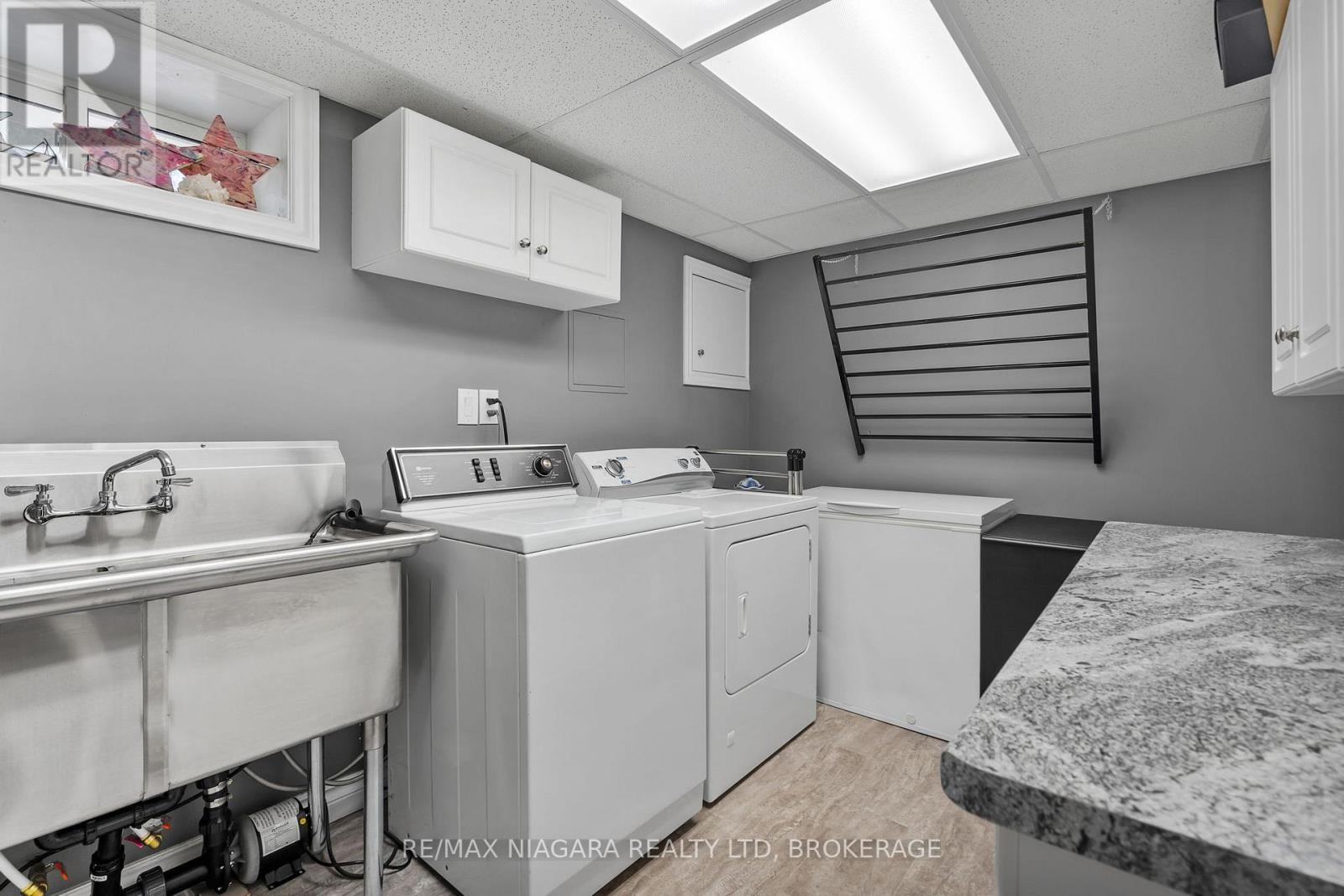 28 Thorncrest Road, Port Colborne (Main Street), ON - Indoor Photo Showing Laundry Room
