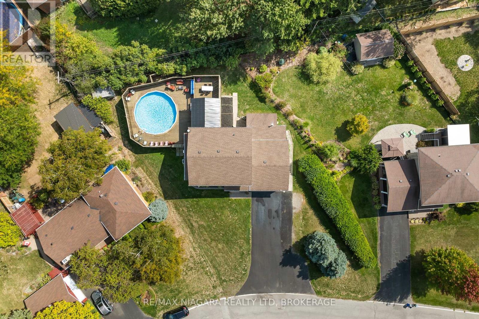 28 Thorncrest Road, Port Colborne (Main Street), ON - Outdoor With Above Ground Pool With View