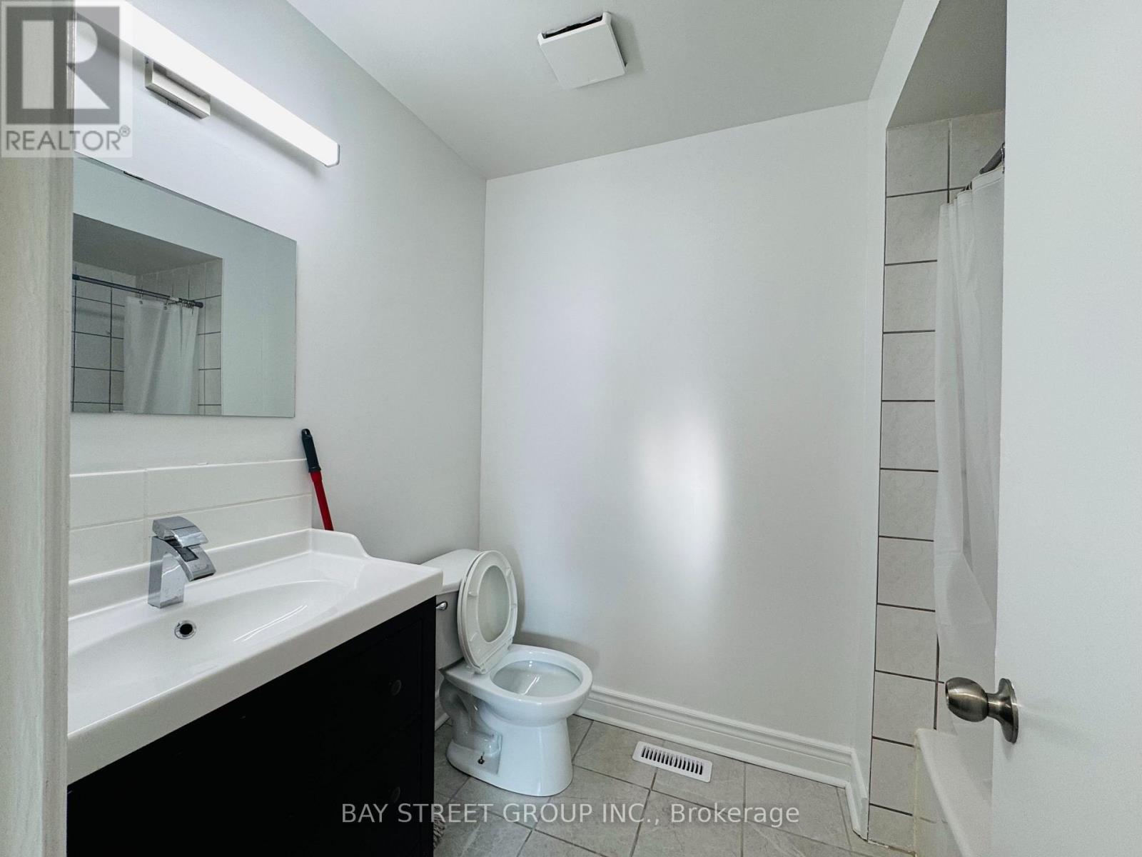 1 - 1448 Outlet Drive, Oshawa, ON - Indoor Photo Showing Bathroom