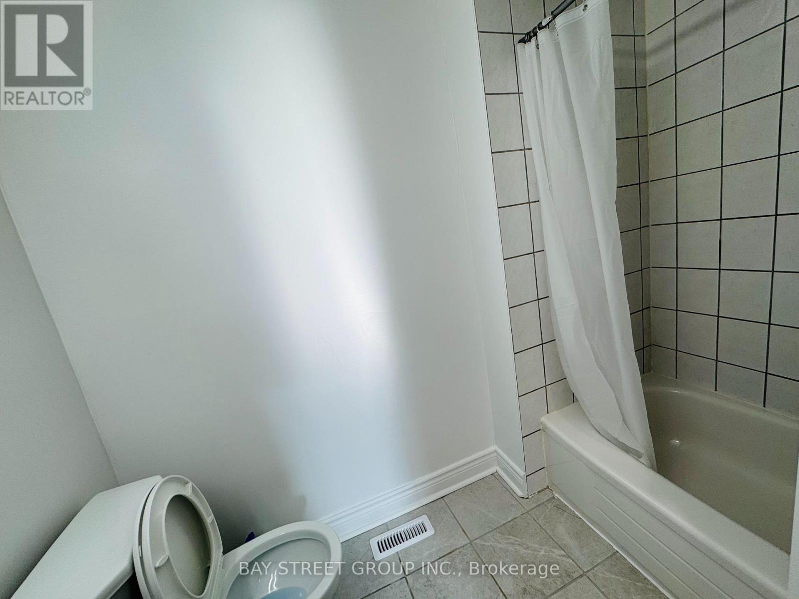 1 - 1448 Outlet Drive, Oshawa, ON - Indoor Photo Showing Bathroom