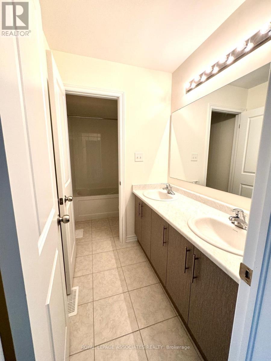 1108 Skyridge Boulevard, Pickering, ON - Indoor Photo Showing Bathroom