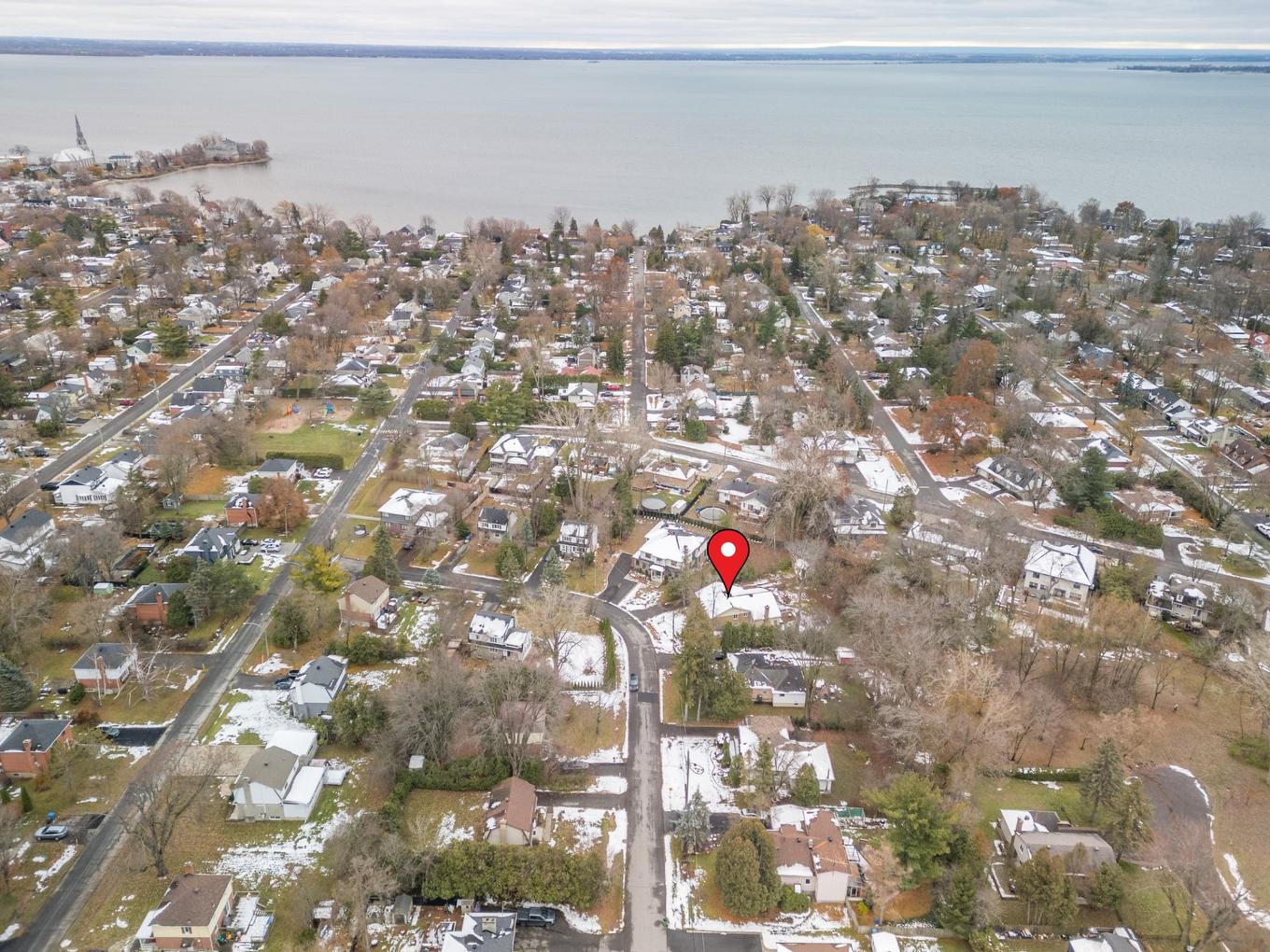 Photo aérienne - 62 Crois. Fairlawn, Beaconsfield, QC - Outdoor With Body Of Water With View