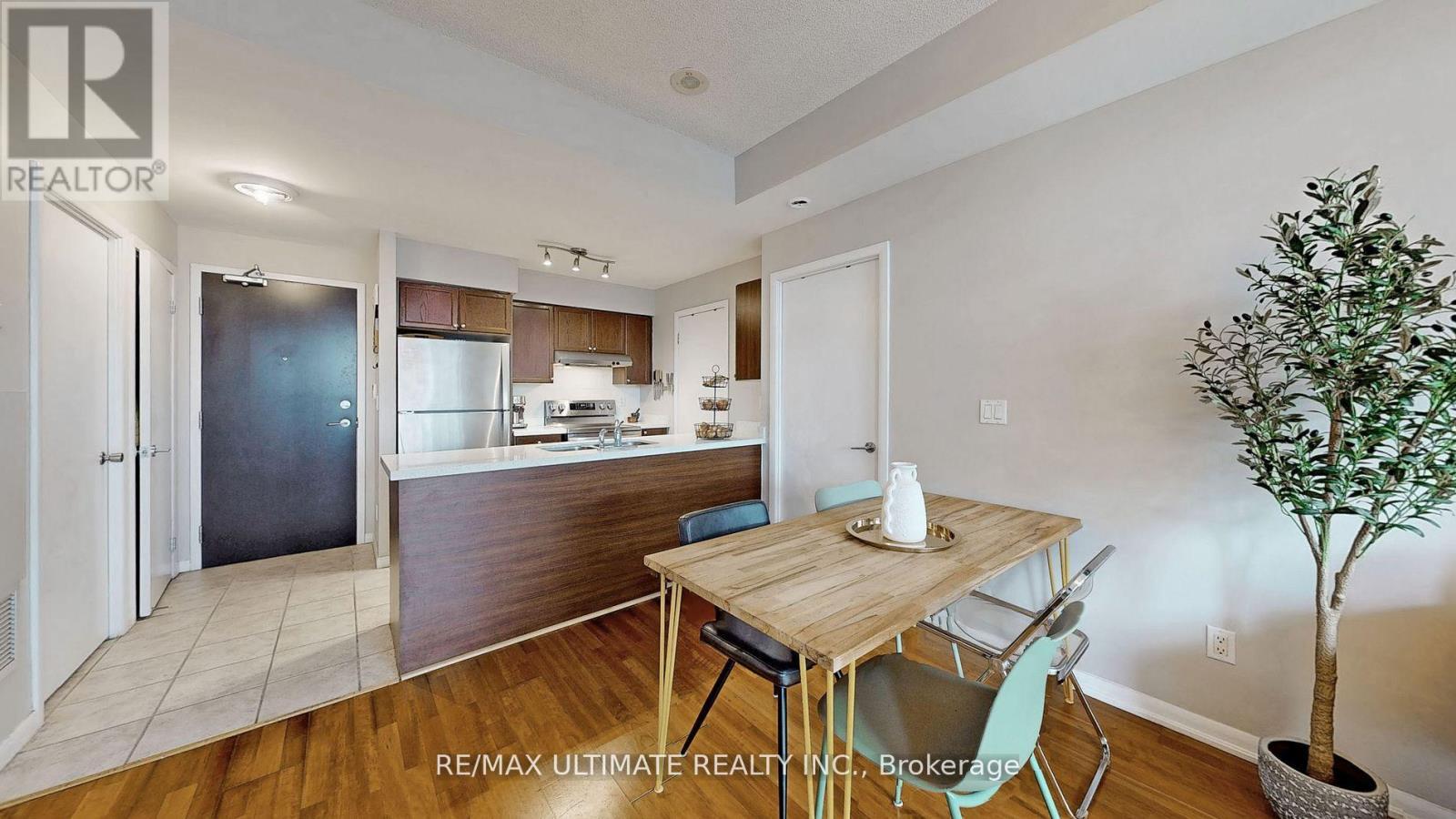 228 - 231 Fort York Boulevard, Toronto, ON - Indoor