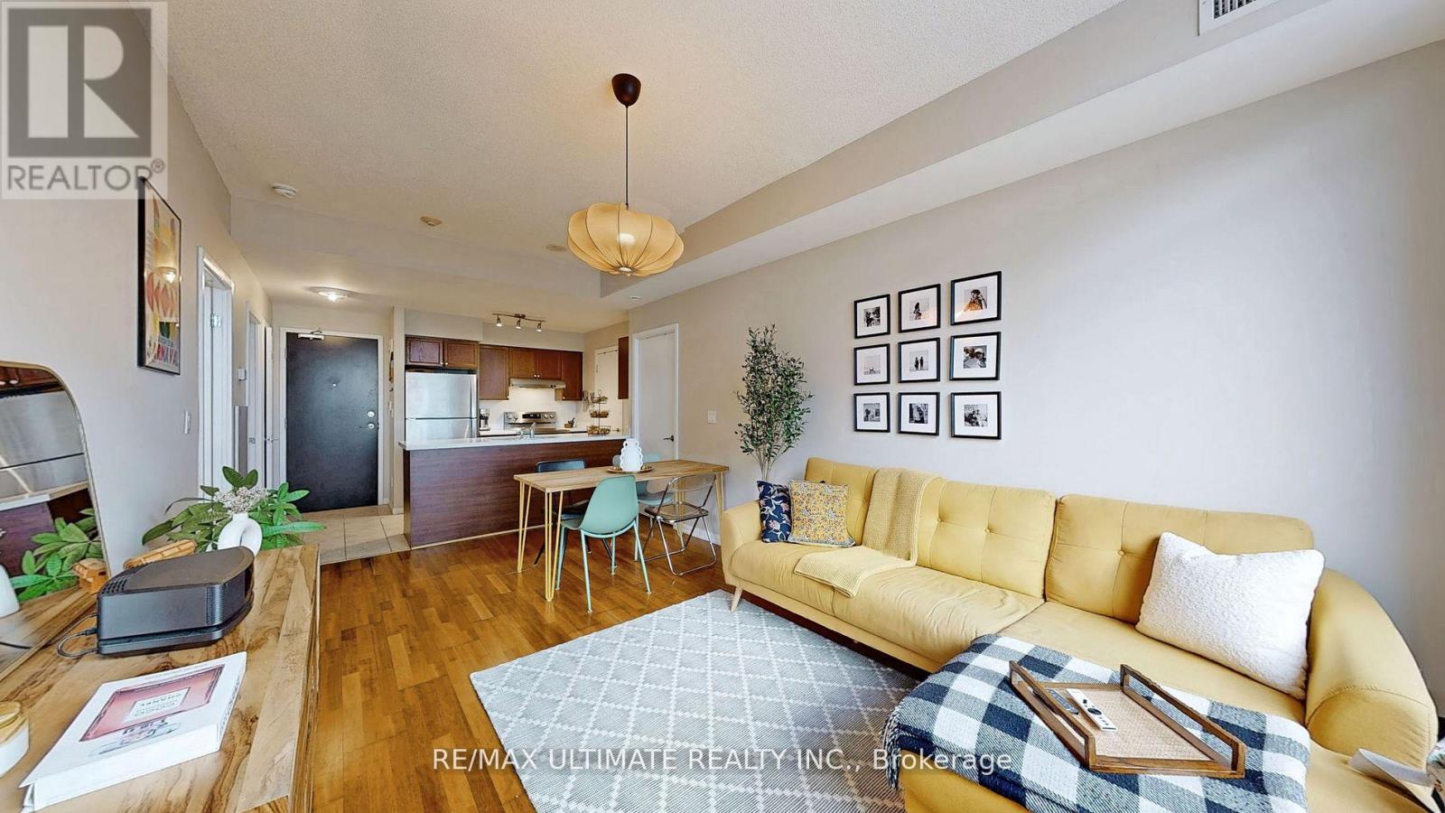 228 - 231 Fort York Boulevard, Toronto, ON - Indoor Photo Showing Living Room