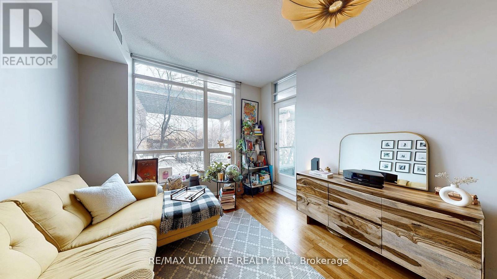 228 - 231 Fort York Boulevard, Toronto, ON - Indoor Photo Showing Living Room