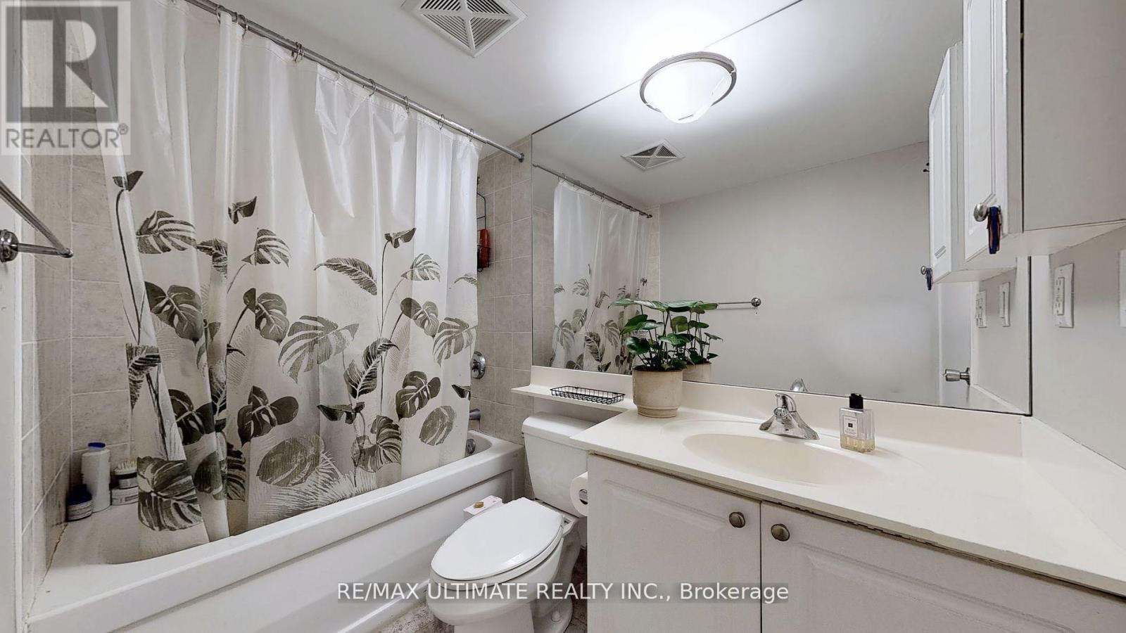 228 - 231 Fort York Boulevard, Toronto, ON - Indoor Photo Showing Bathroom