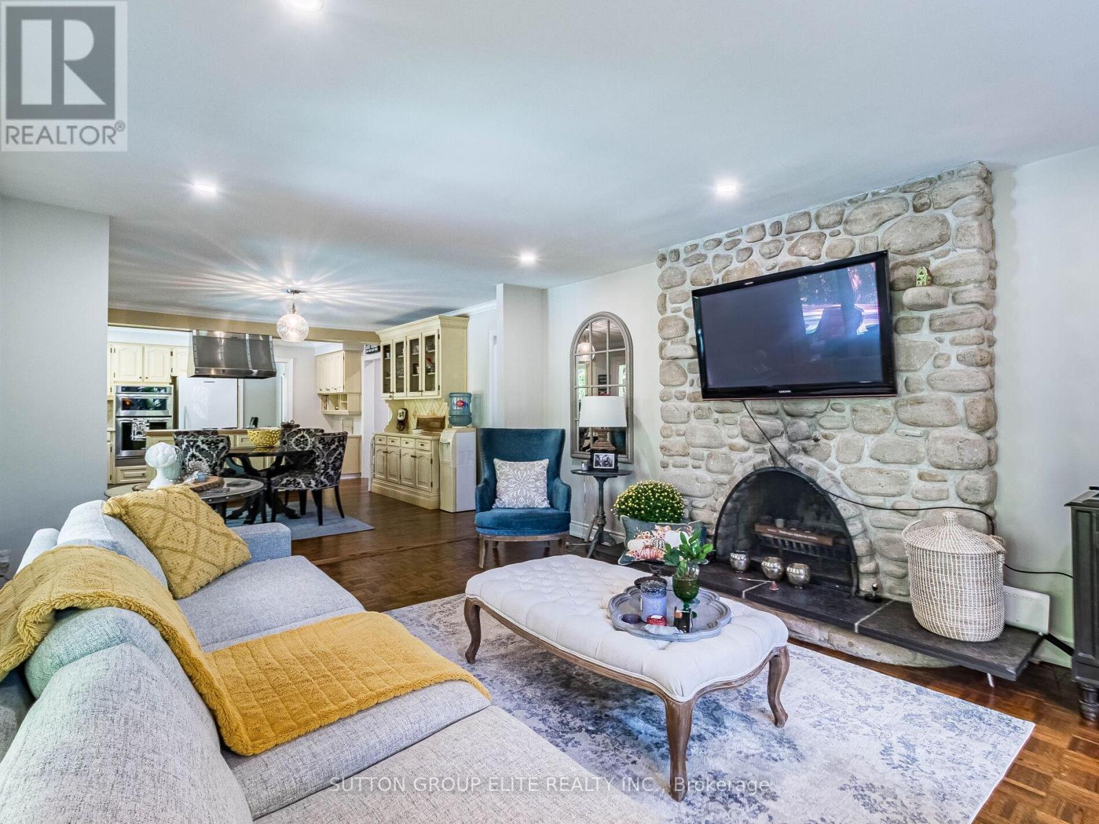 2269 Shardawn Mews, Mississauga, ON - Indoor Photo Showing Living Room With Fireplace