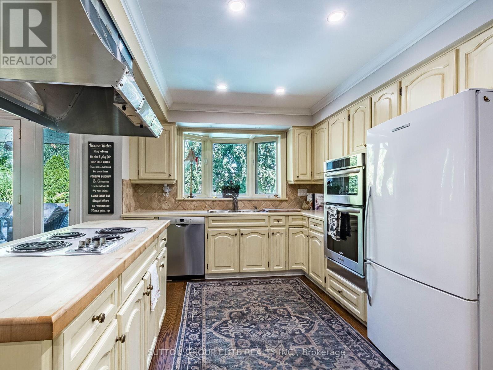 2269 Shardawn Mews, Mississauga, ON - Indoor Photo Showing Kitchen