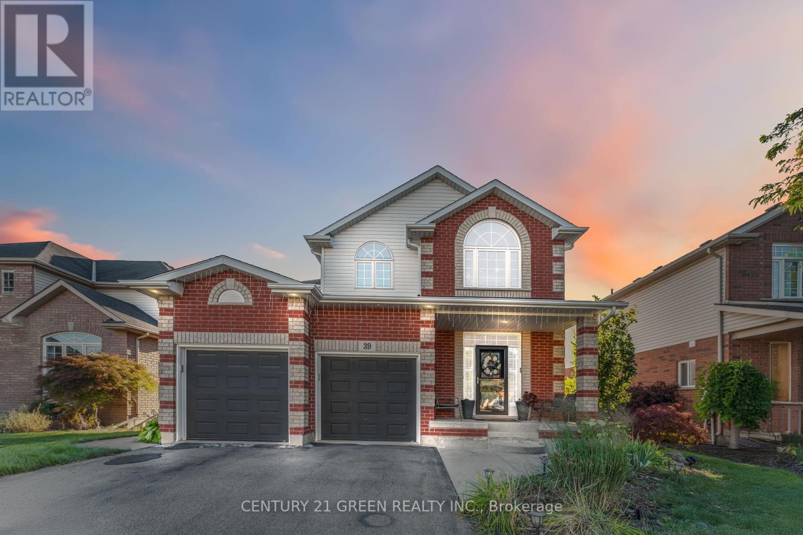 39 Honey Locust Circle, Thorold, ON - Outdoor With Facade