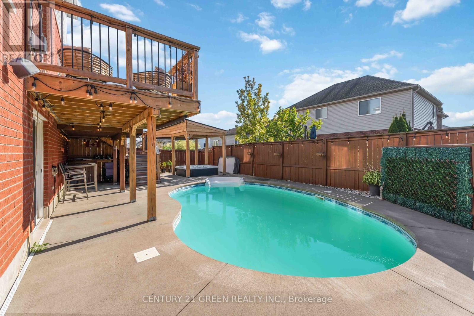 39 Honey Locust Circle, Thorold, ON - Outdoor With In Ground Pool With Deck Patio Veranda