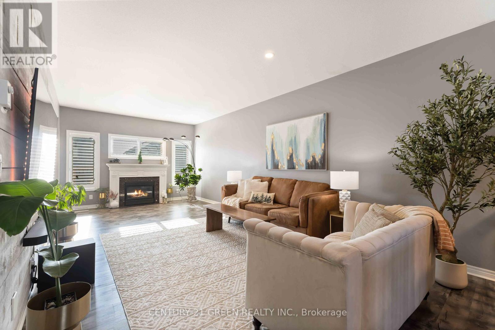 39 Honey Locust Circle, Thorold, ON - Indoor Photo Showing Living Room With Fireplace