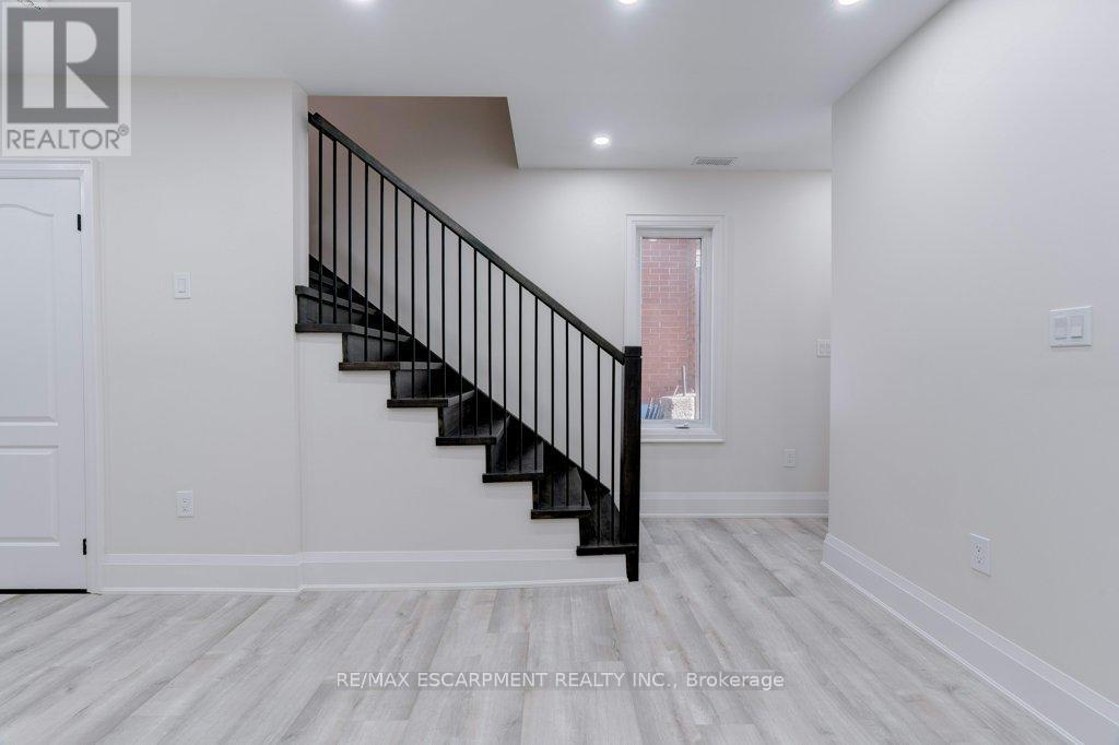 38 East 16Th Street, Hamilton, ON - Indoor Photo Showing Other Room