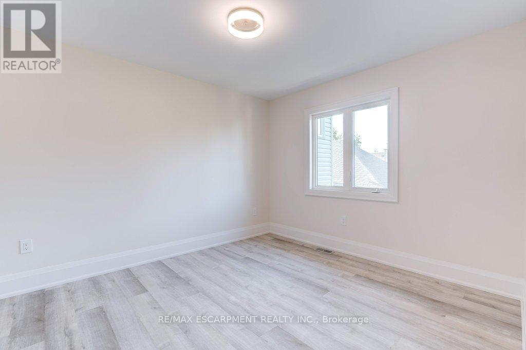 38 East 16Th Street, Hamilton, ON - Indoor Photo Showing Other Room