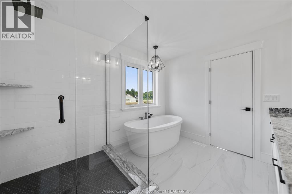 7355 Garnet, Mcgregor, ON - Indoor Photo Showing Bathroom