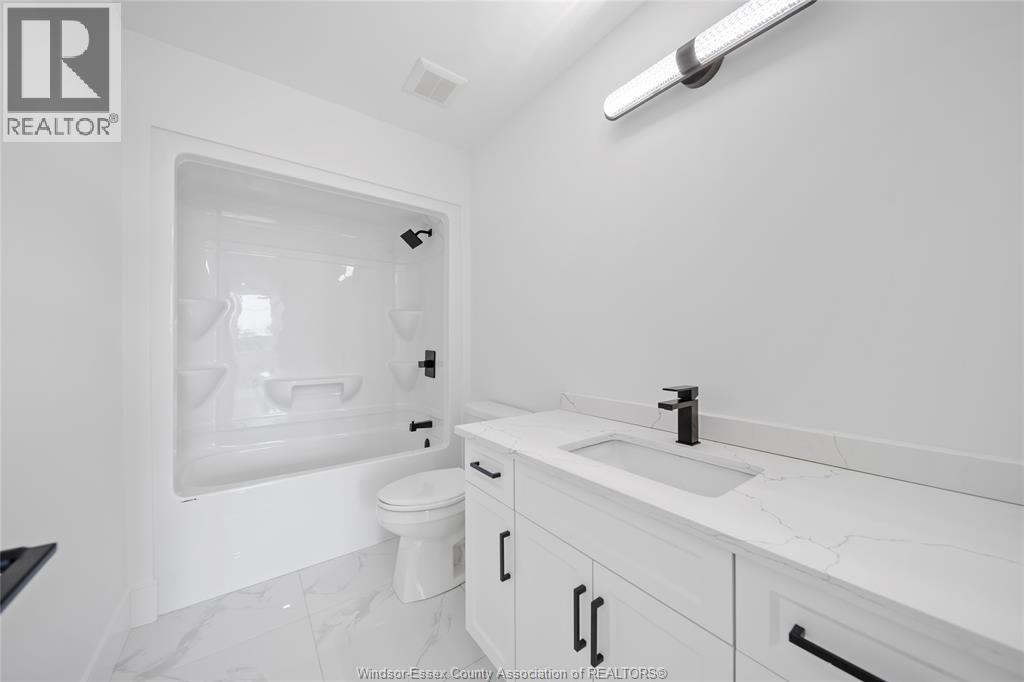 7355 Garnet, Mcgregor, ON - Indoor Photo Showing Bathroom