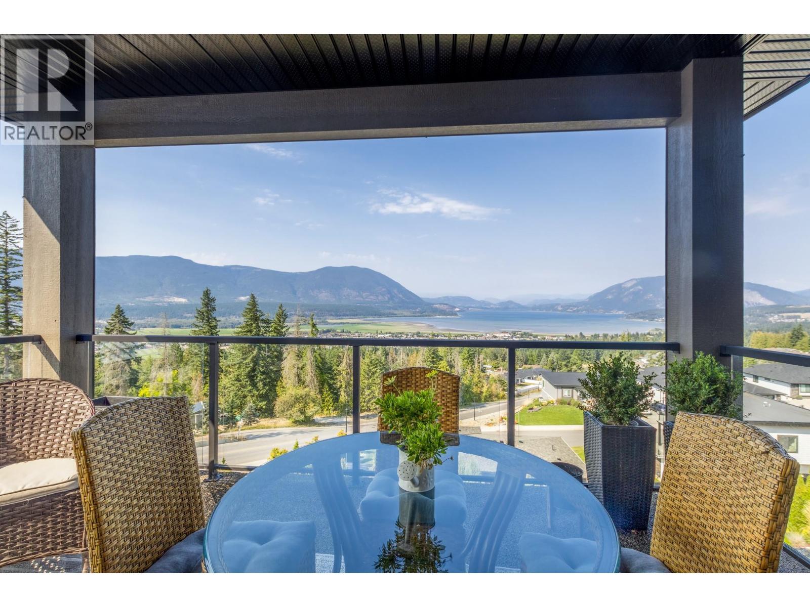 1061 19 Avenue Se, Salmon Arm, BC - Outdoor With View