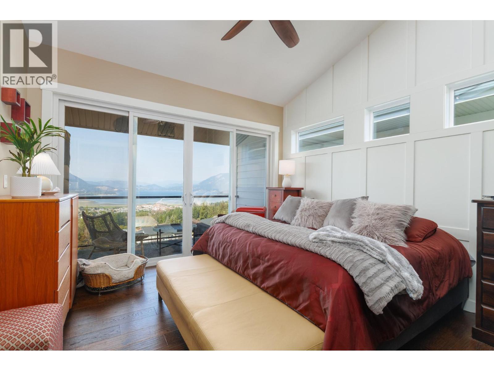 1061 19 Avenue Se, Salmon Arm, BC - Indoor Photo Showing Bedroom