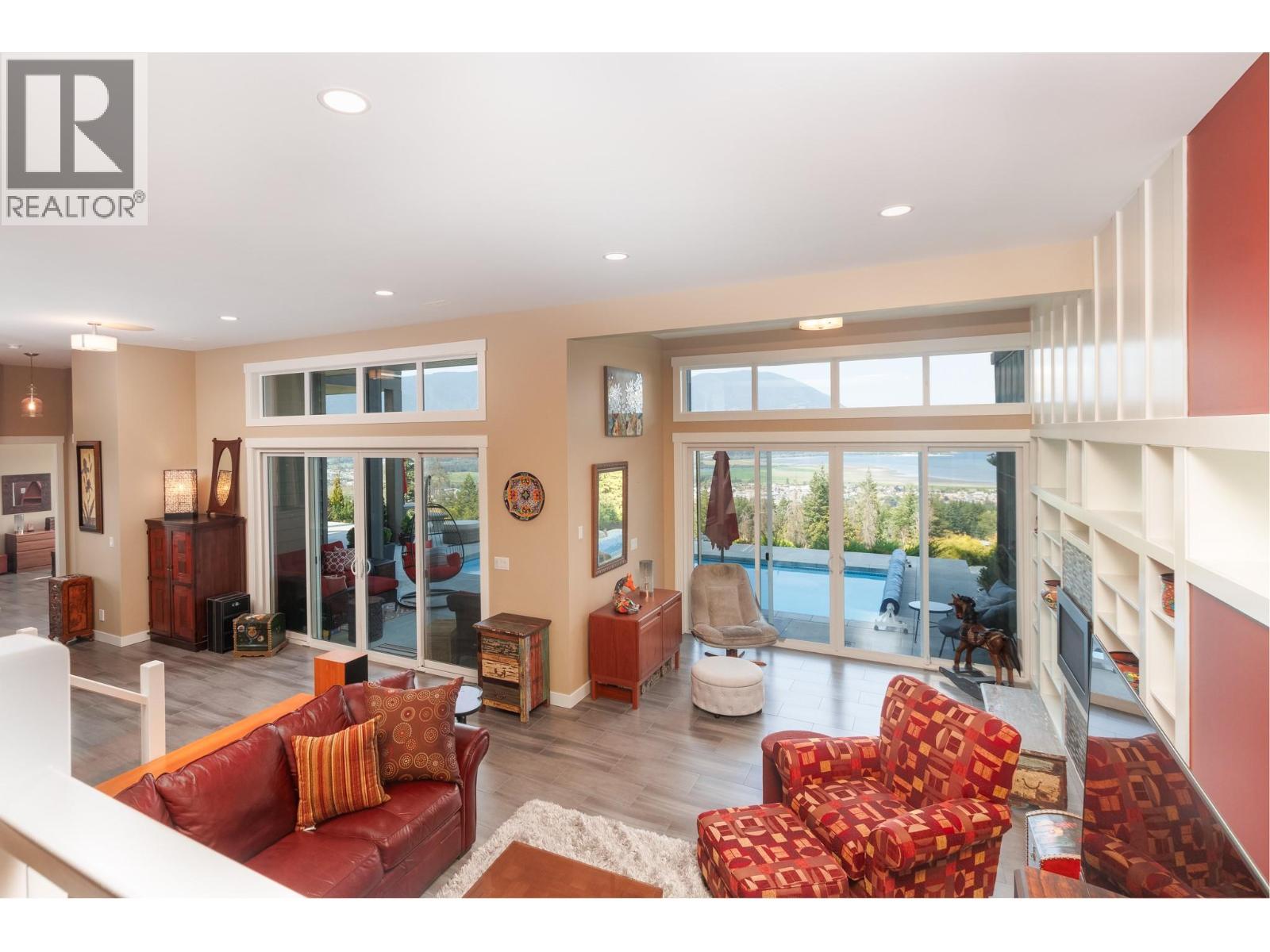 1061 19 Avenue Se, Salmon Arm, BC - Indoor