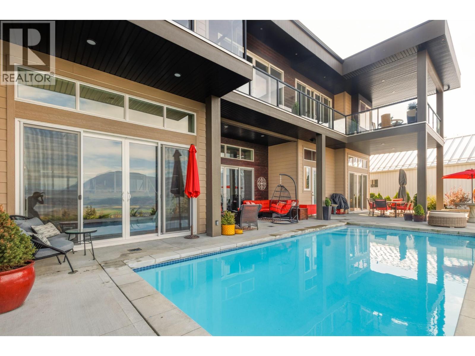 1061 19 Avenue Se, Salmon Arm, BC - Outdoor With In Ground Pool With Deck Patio Veranda