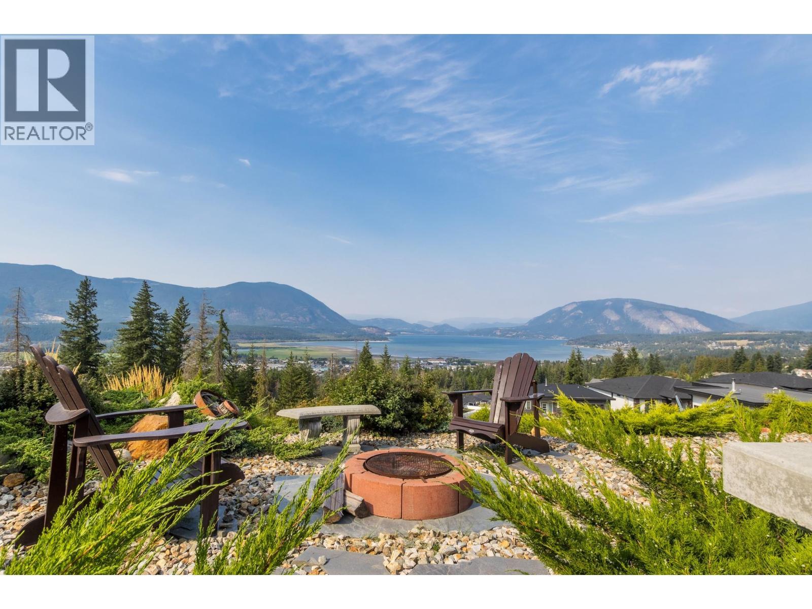 1061 19 Avenue Se, Salmon Arm, BC - Outdoor With View