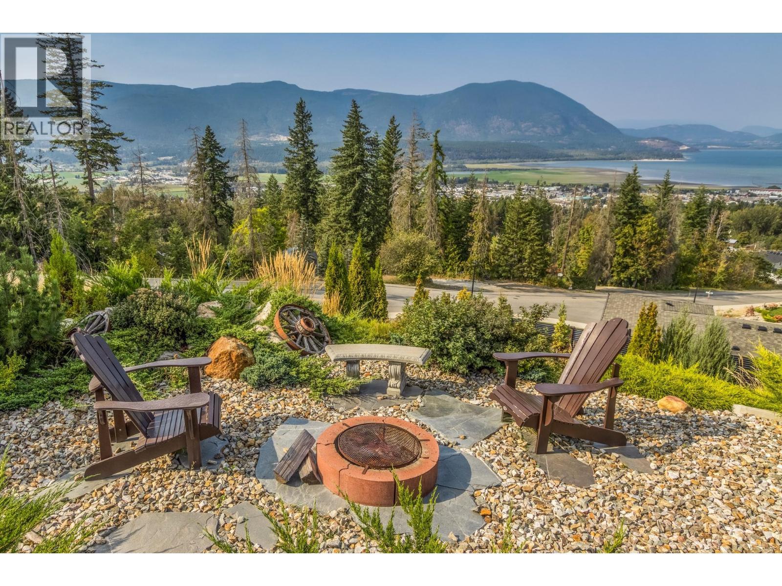 1061 19 Avenue Se, Salmon Arm, BC - Outdoor With View