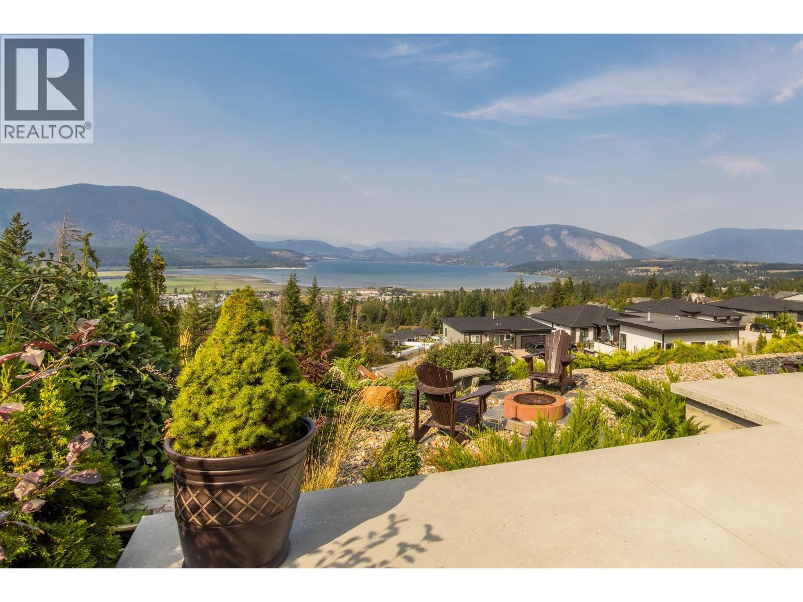 1061 19 Avenue Se, Salmon Arm, BC - Outdoor With Body Of Water With View