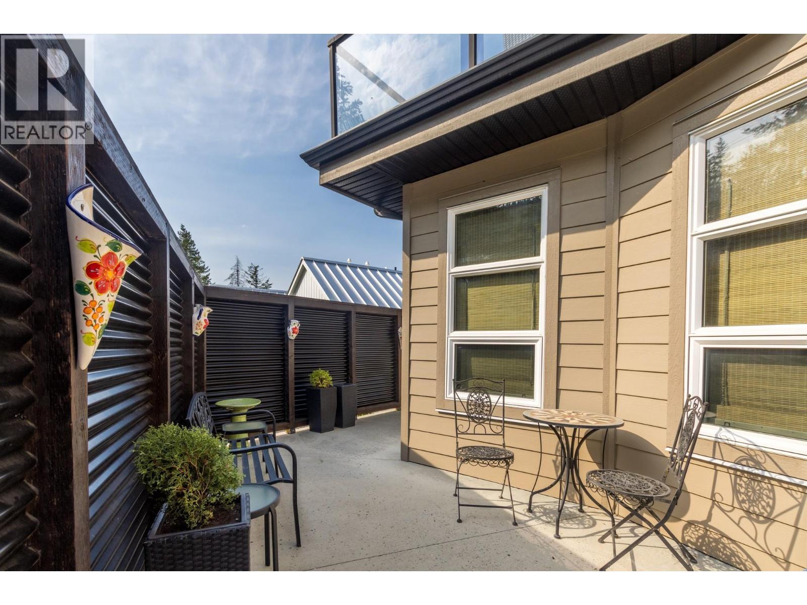 1061 19 Avenue Se, Salmon Arm, BC - Outdoor With Deck Patio Veranda With Exterior