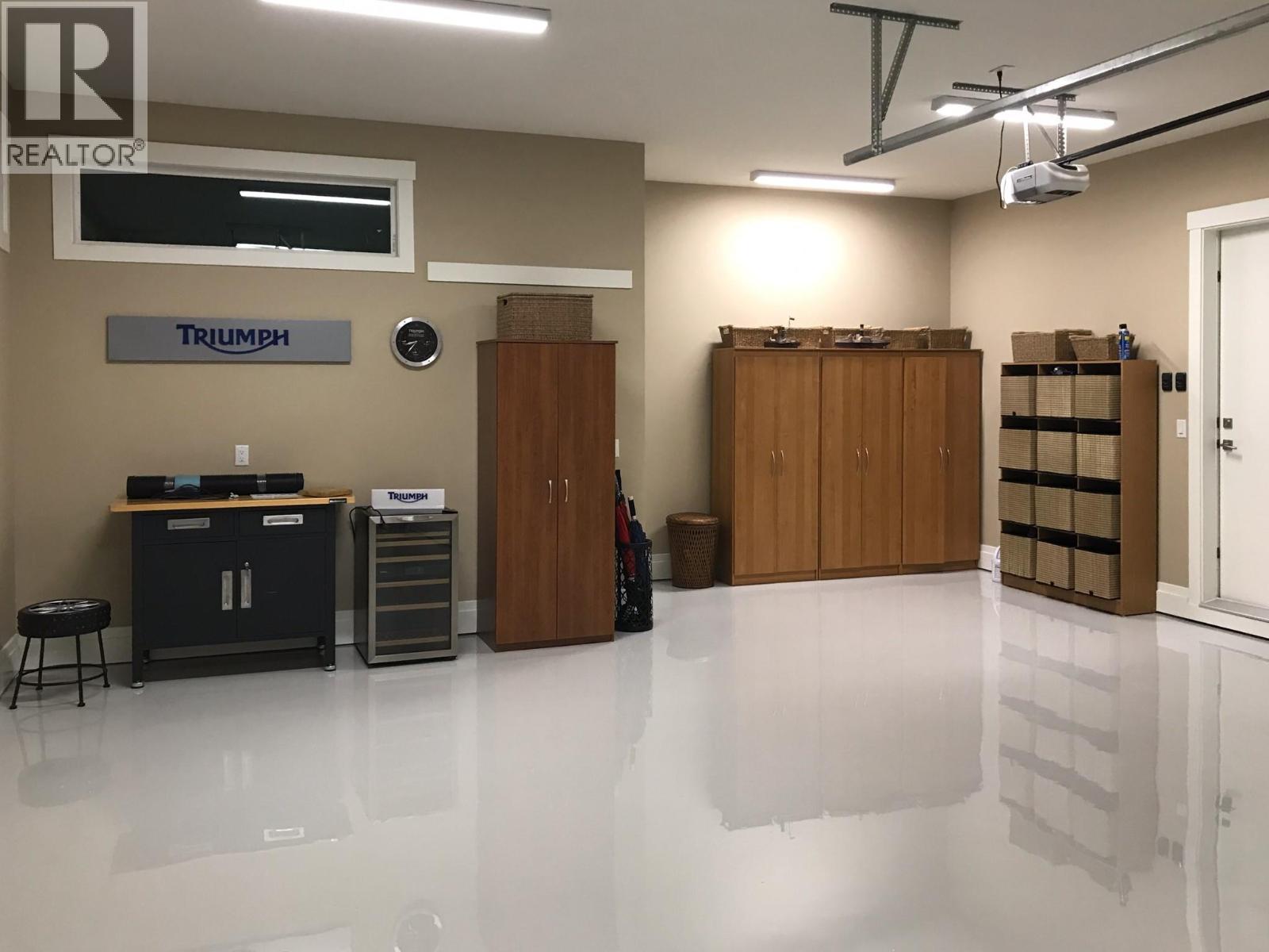 1061 19 Avenue Se, Salmon Arm, BC - Indoor Photo Showing Other Room