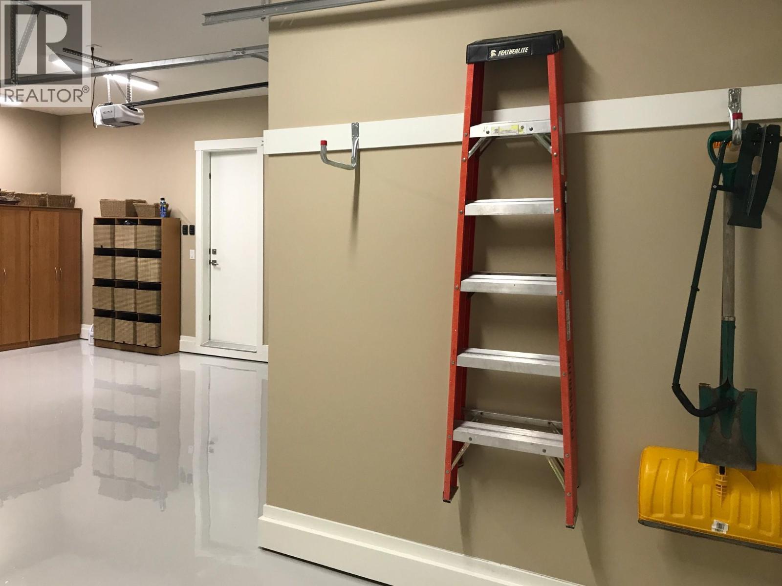 1061 19 Avenue Se, Salmon Arm, BC - Indoor