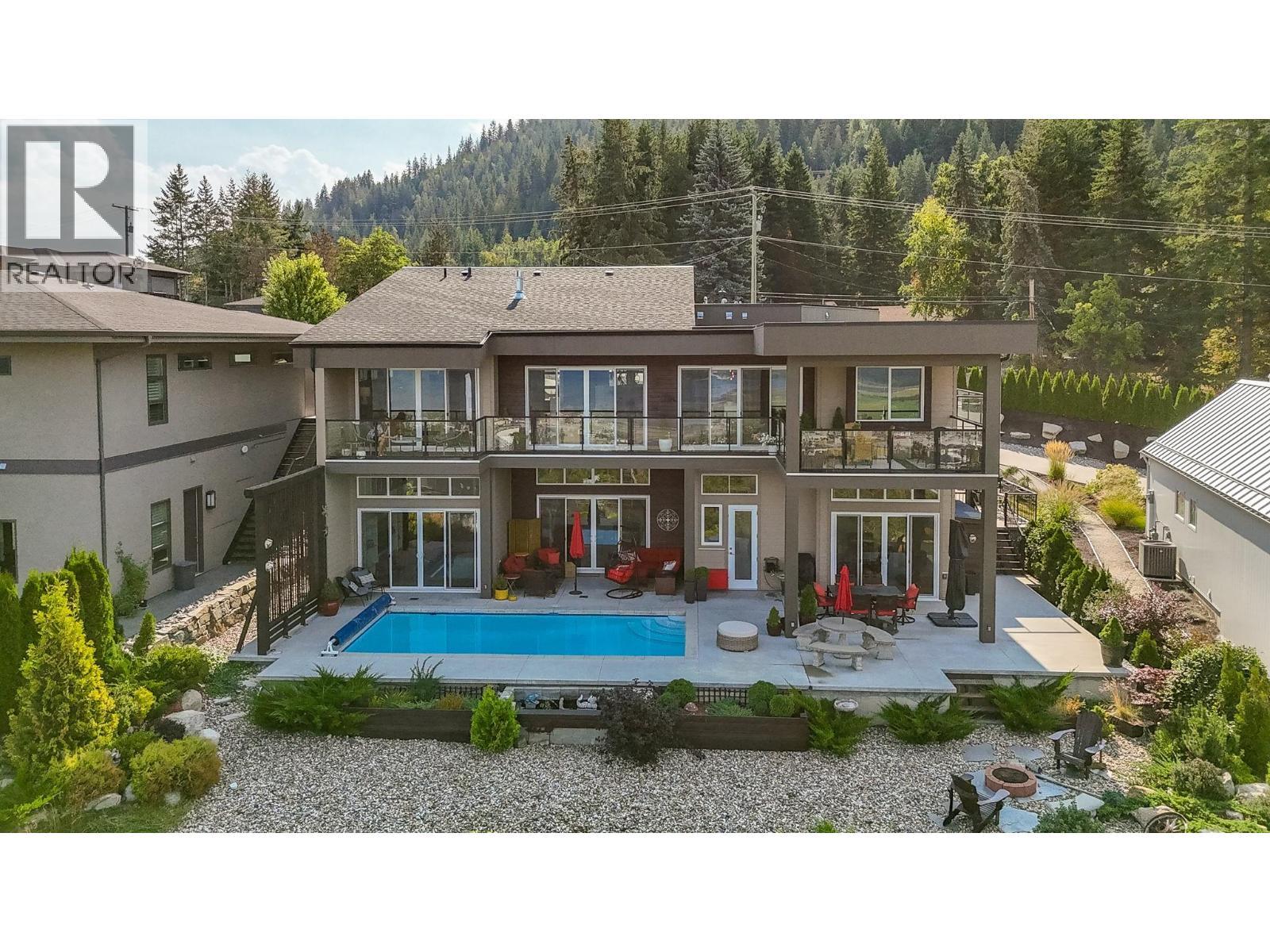 1061 19 Avenue Se, Salmon Arm, BC - Outdoor With In Ground Pool With Deck Patio Veranda