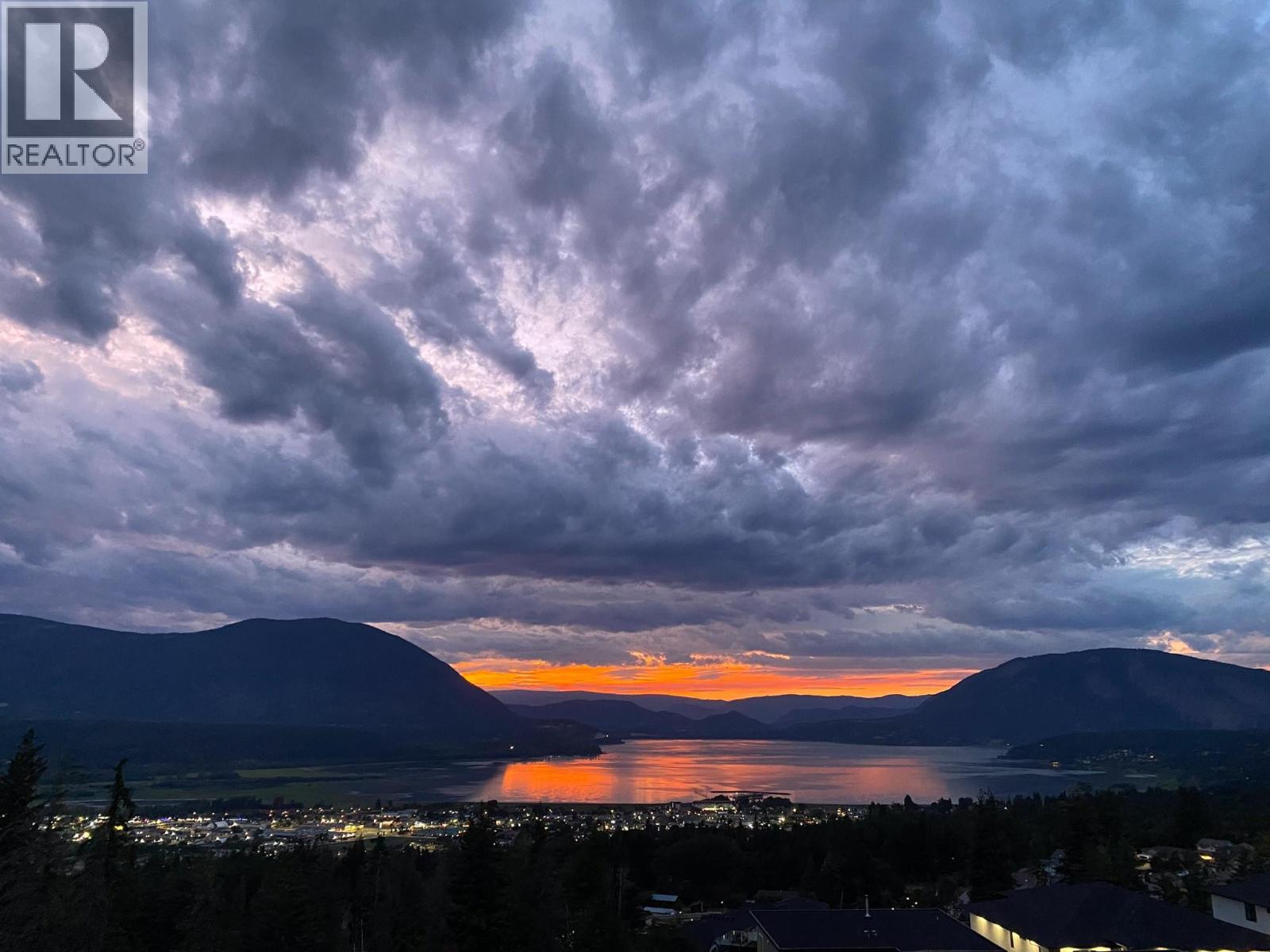 1061 19 Avenue Se, Salmon Arm, BC - Outdoor With View