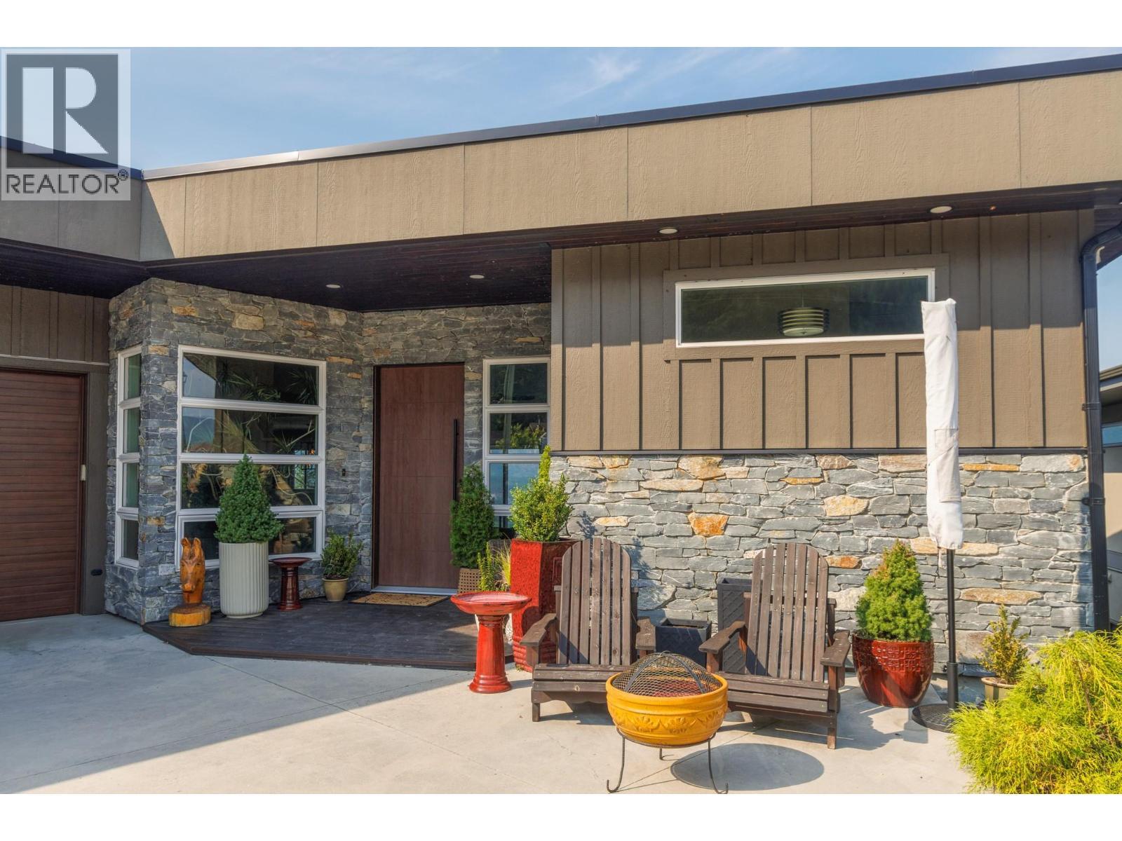 1061 19 Avenue Se, Salmon Arm, BC - Outdoor