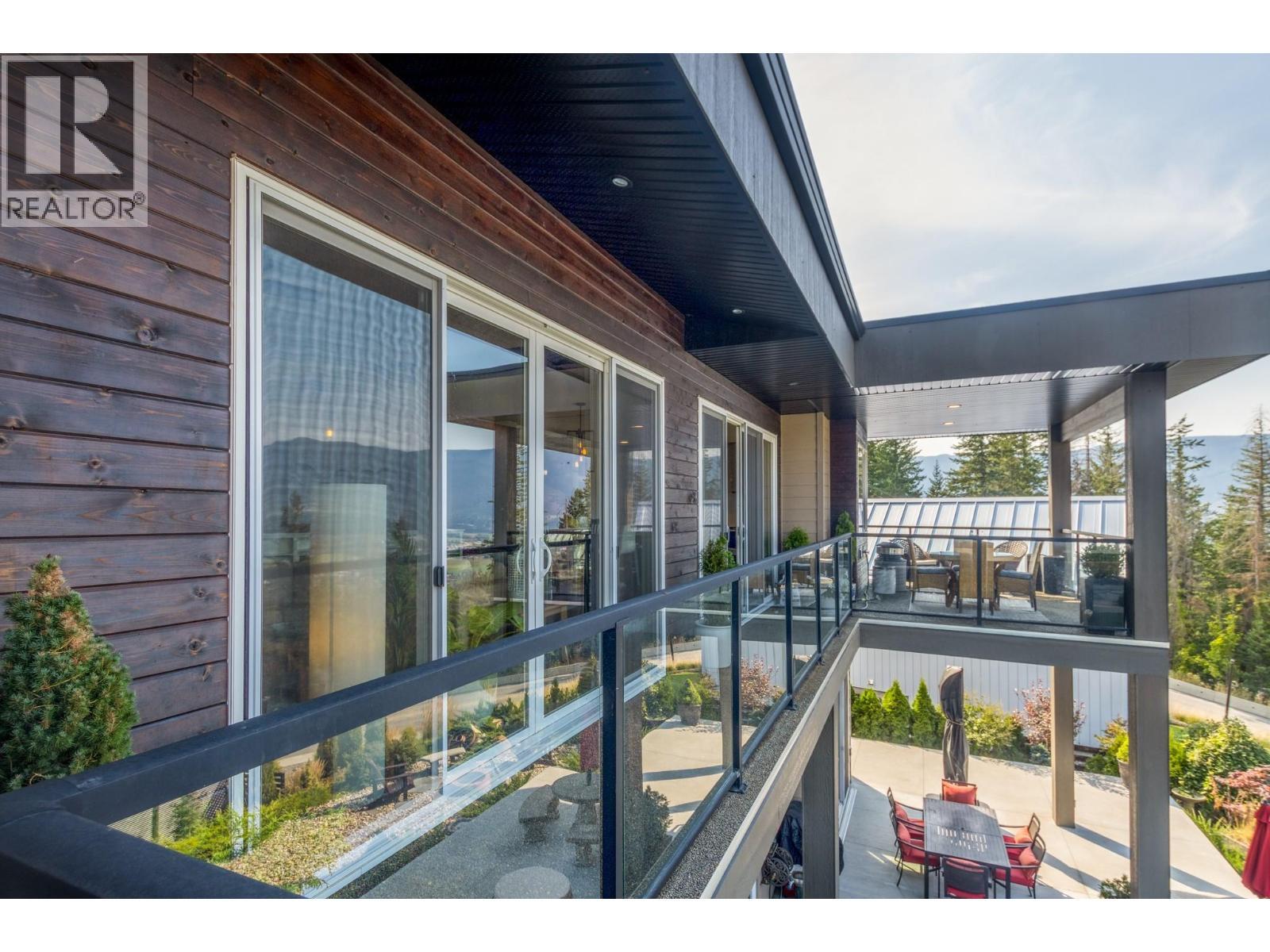 1061 19 Avenue Se, Salmon Arm, BC - Outdoor With Deck Patio Veranda With Exterior