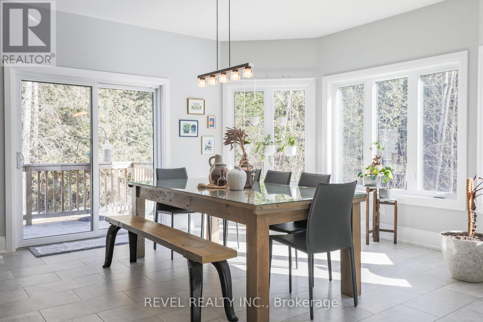 99 Kagawong Road, Kawartha Lakes (Fenelon), ON - Indoor Photo Showing Dining Room