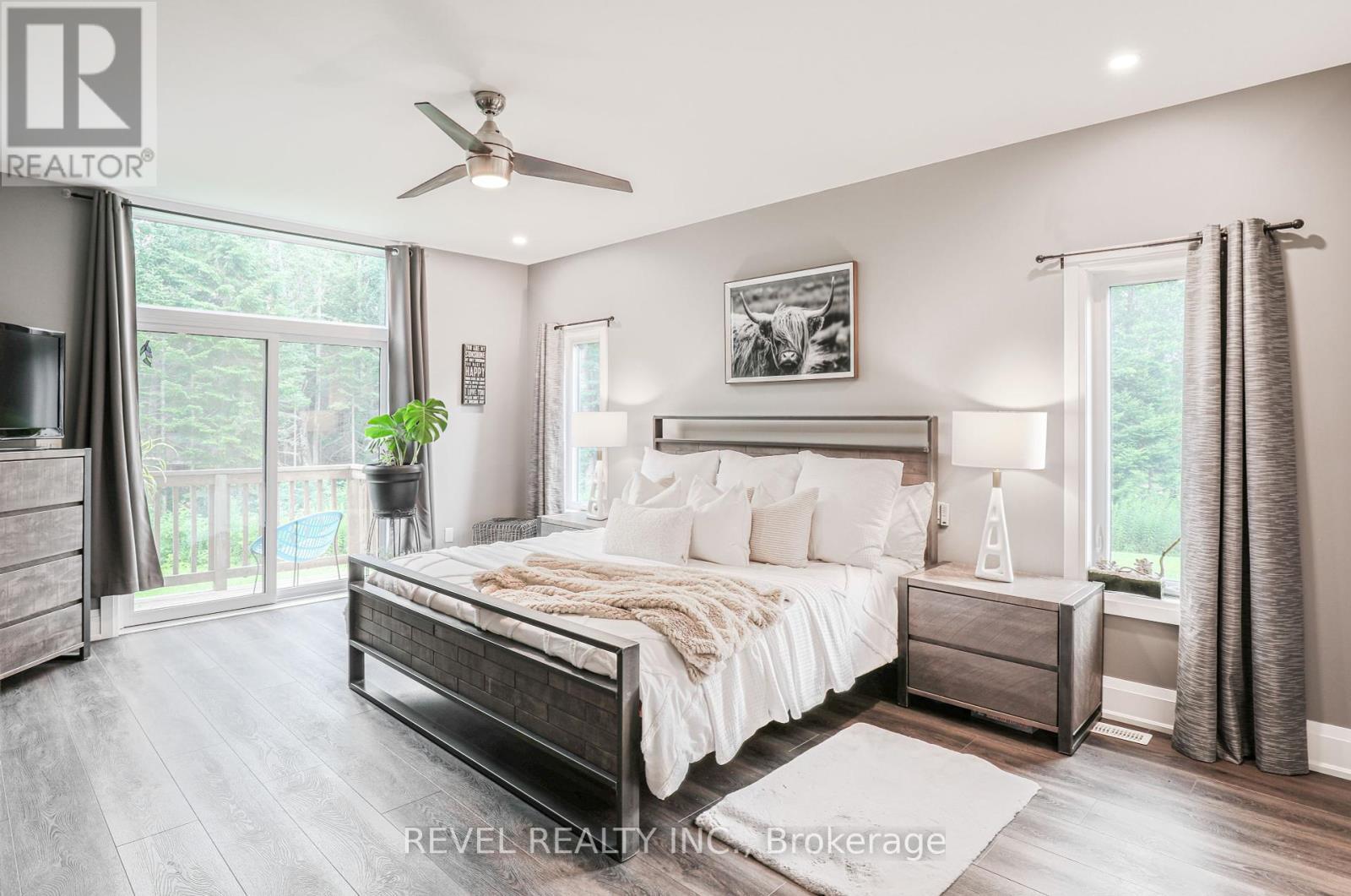 99 Kagawong Road, Kawartha Lakes (Fenelon), ON - Indoor Photo Showing Bedroom