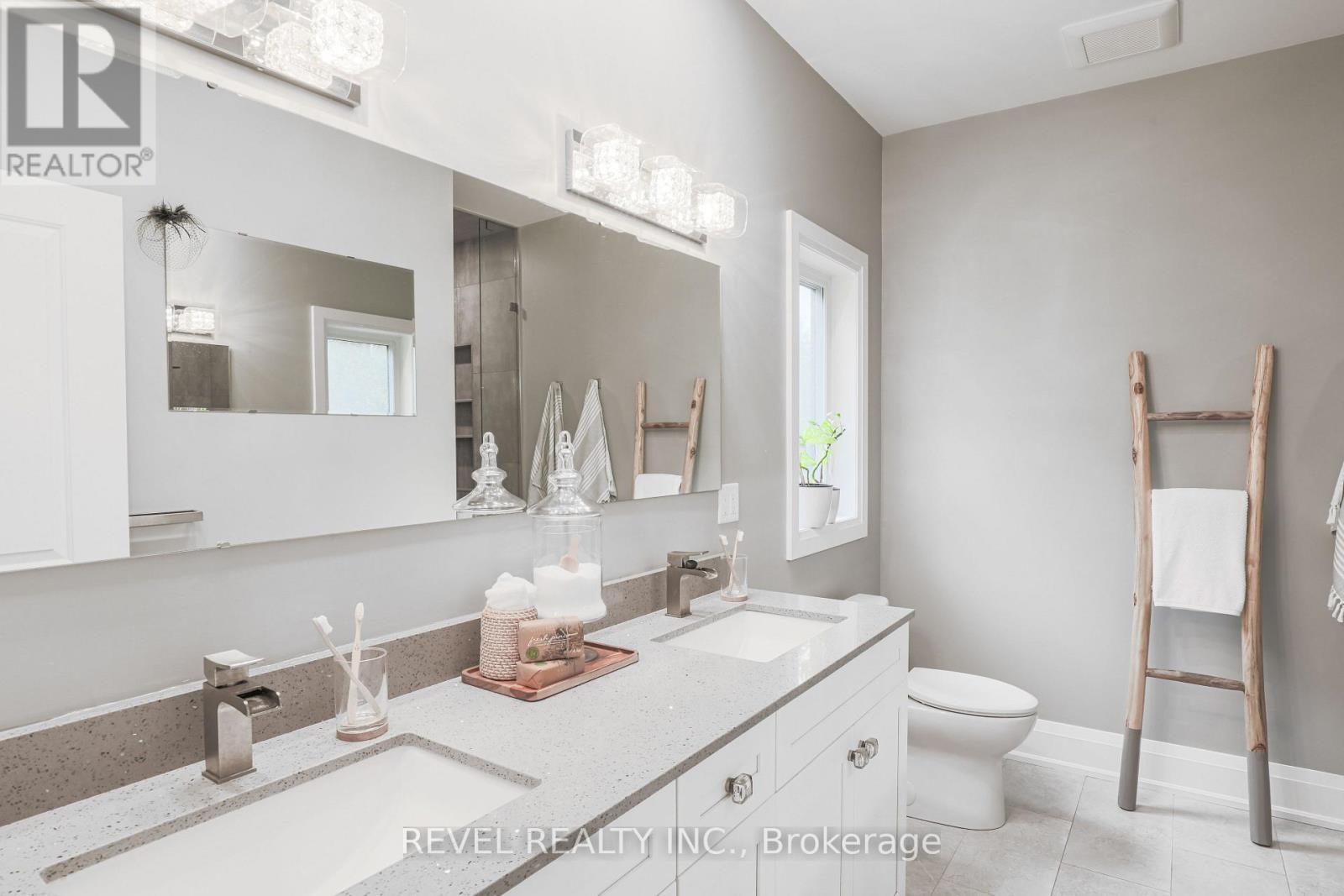 99 Kagawong Road, Kawartha Lakes (Fenelon), ON - Indoor Photo Showing Bathroom