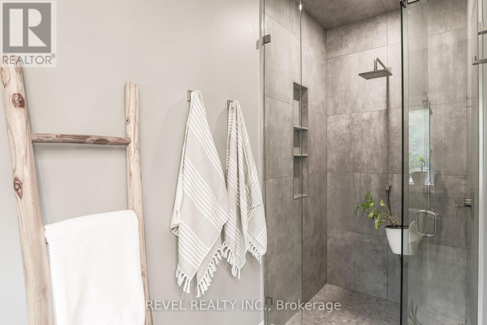 99 Kagawong Road, Kawartha Lakes (Fenelon), ON - Indoor Photo Showing Bathroom